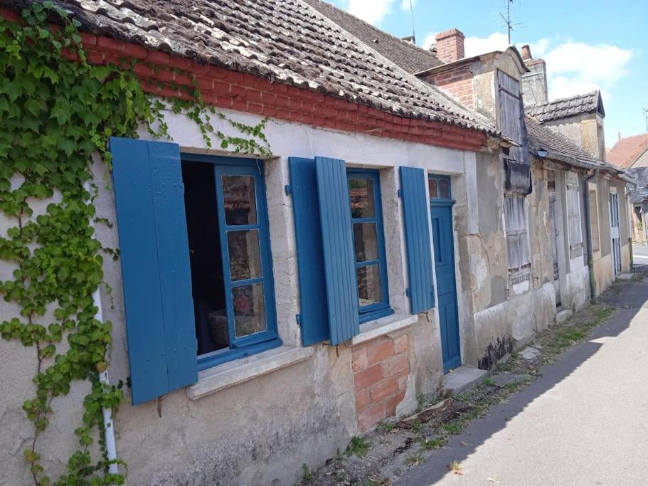 Petite Maison De Village Ygrande Exterior foto